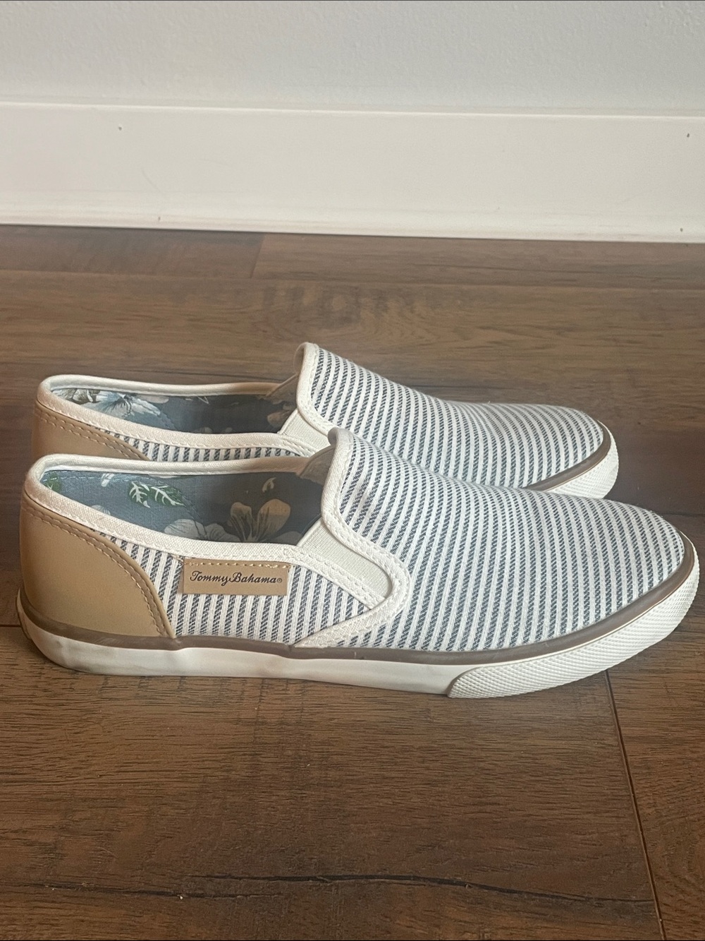 Tommy Bahama Slip On Striped Slip on Sneakers Size 9